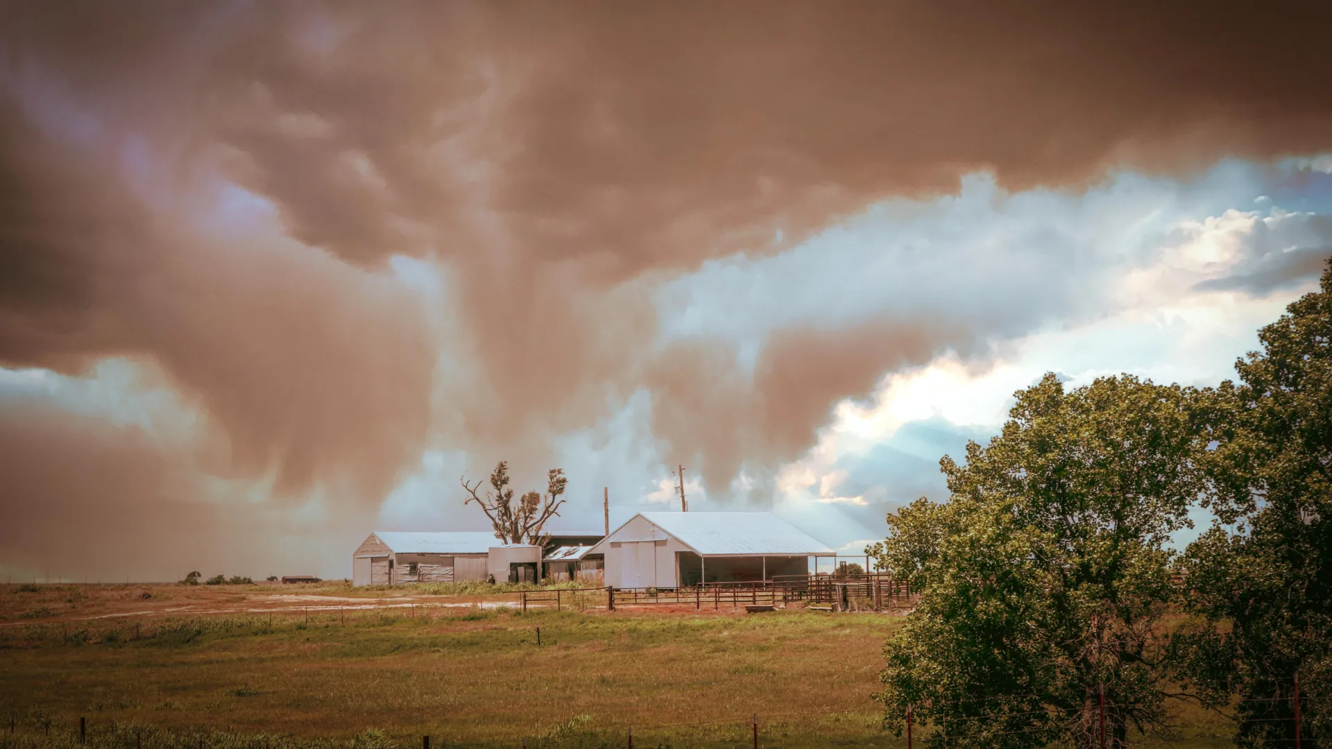 Instrumento de medición atmosférica instalado en un campo agrícola de Oklahoma durante la campaña de muestreo