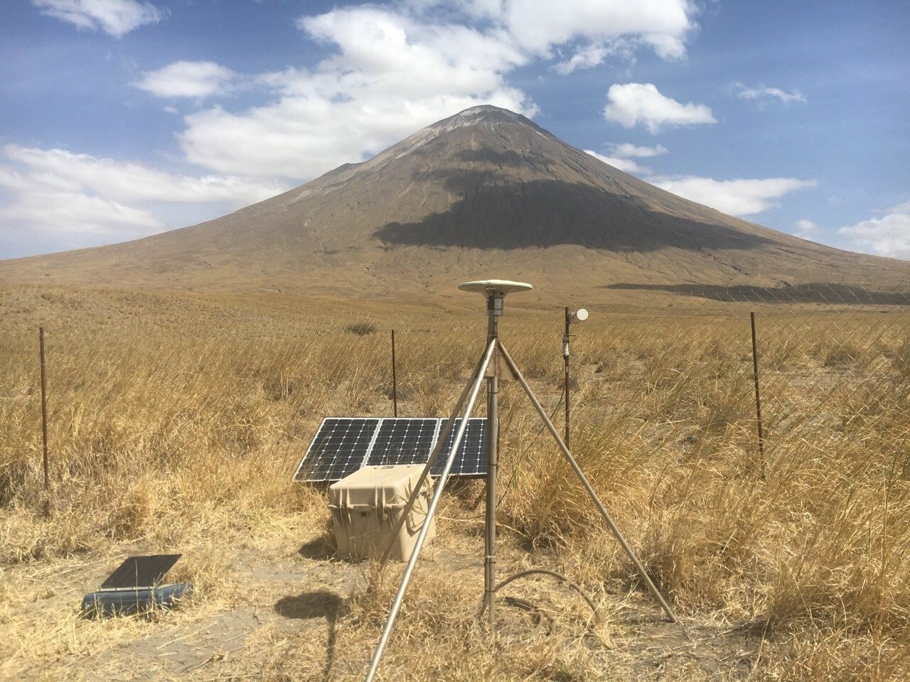 Volcán Ol Doinyo Lengai en Tanzania, donde una red de instrumentos mide pequeños movimientos del terreno