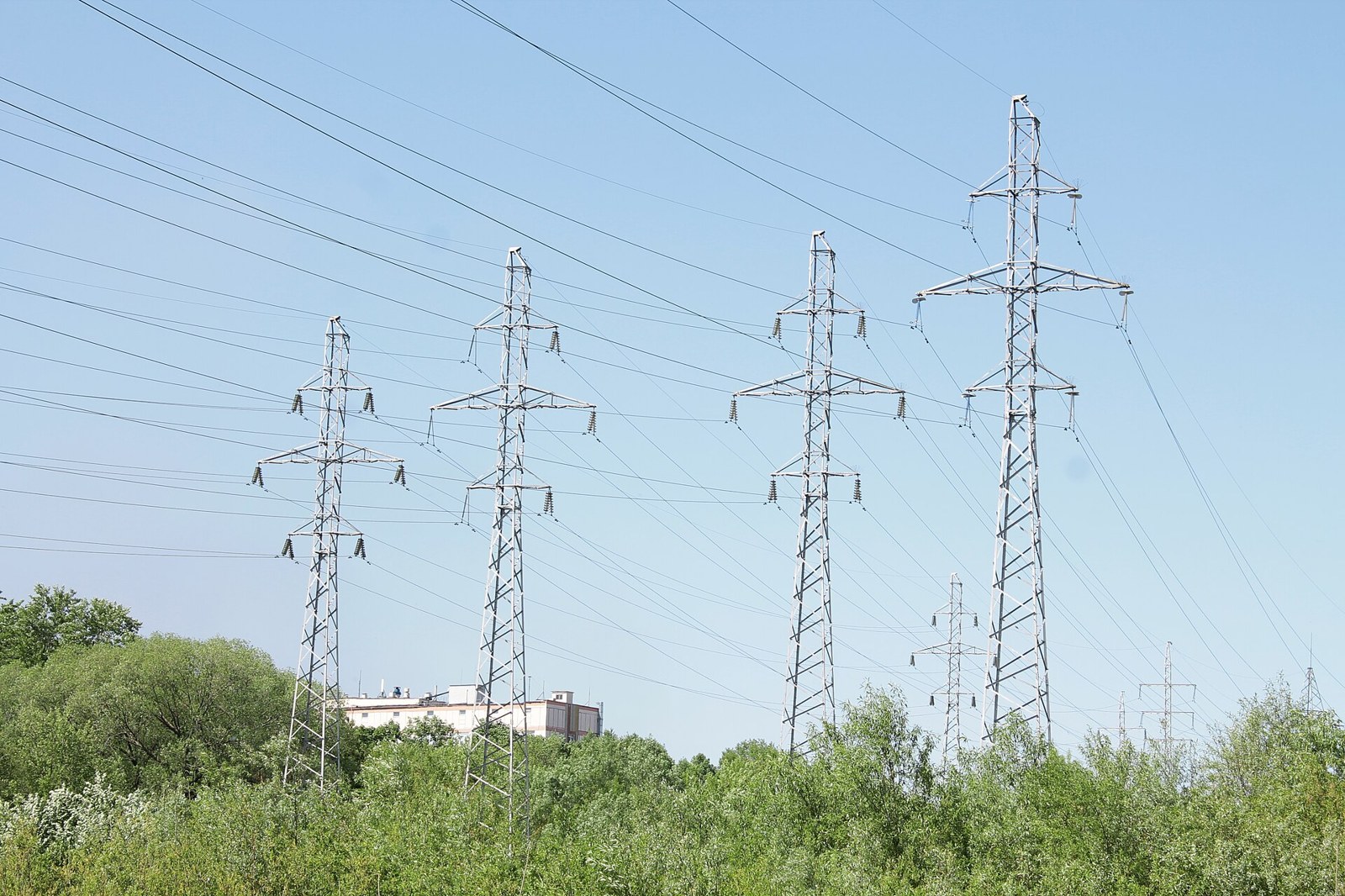 Torre de transmisión eléctrica de alta tensión.